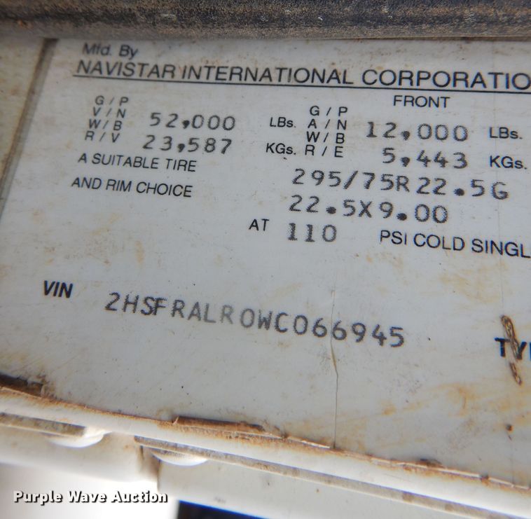 image for item DO3164 1998 International 9100  flatbed truck