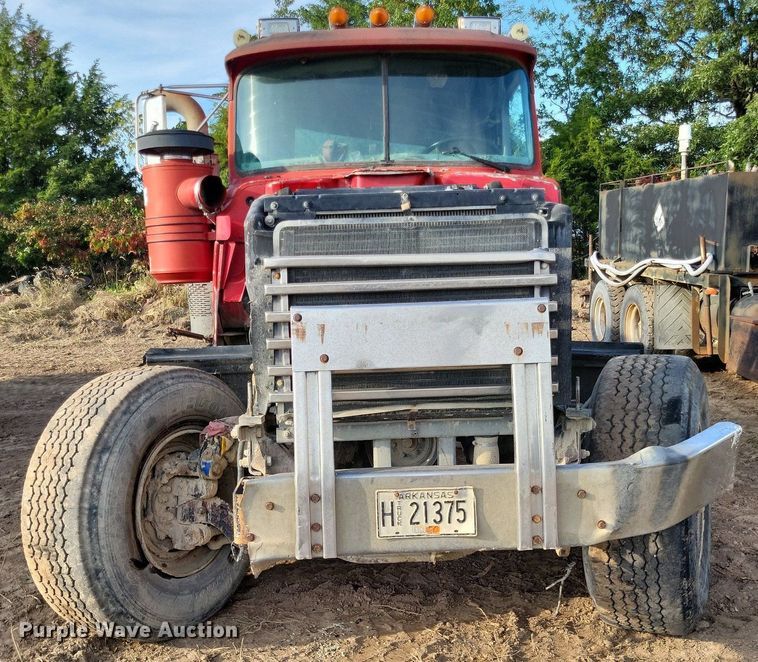 image for item DO4671 1998 Mack RD truck cab and chassis