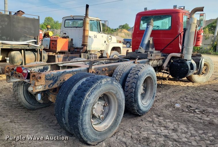 image for item DO4671 1998 Mack RD truck cab and chassis