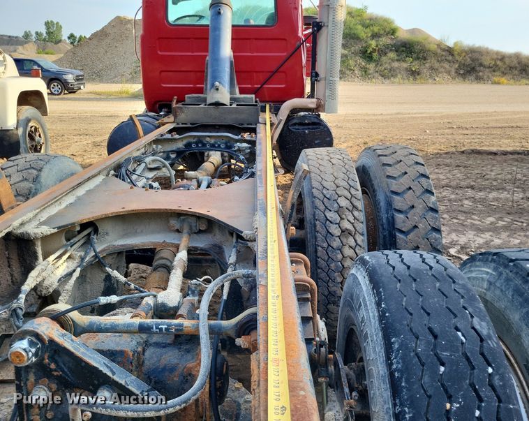 image for item DO4671 1998 Mack RD truck cab and chassis