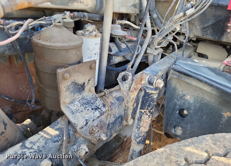 image for item DO4671 1998 Mack RD truck cab and chassis