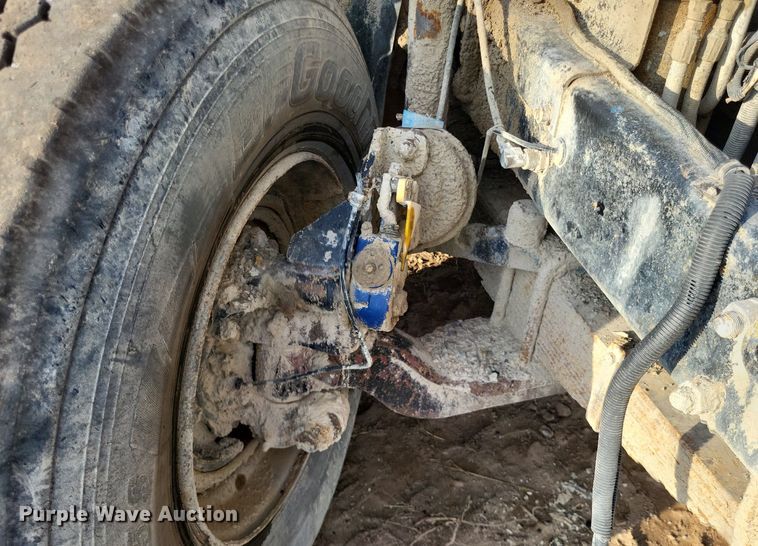 image for item DO4671 1998 Mack RD truck cab and chassis