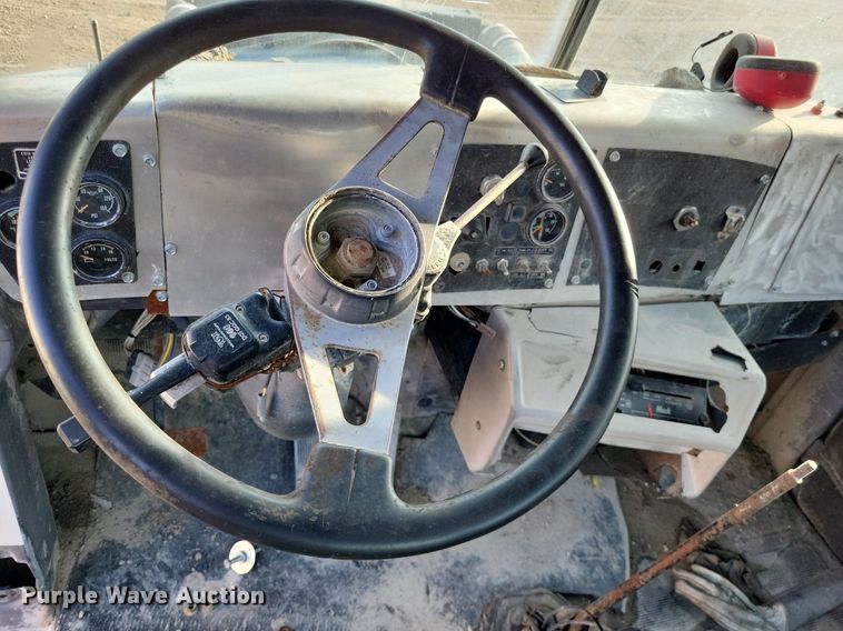 image for item DO4671 1998 Mack RD truck cab and chassis