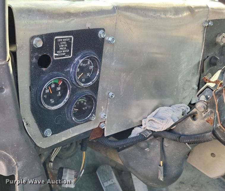 image for item DO4671 1998 Mack RD truck cab and chassis