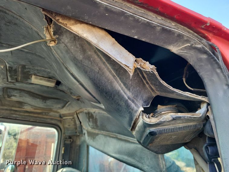 image for item DO4671 1998 Mack RD truck cab and chassis