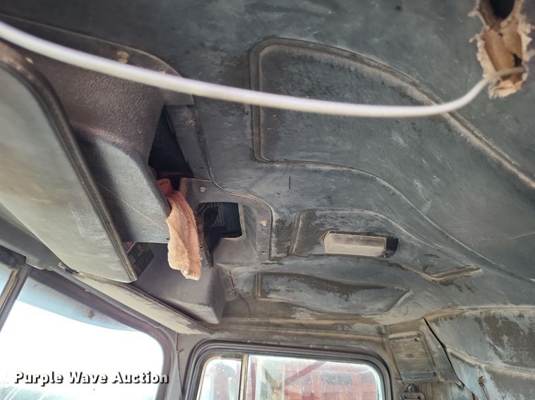 image for item DO4671 1998 Mack RD truck cab and chassis