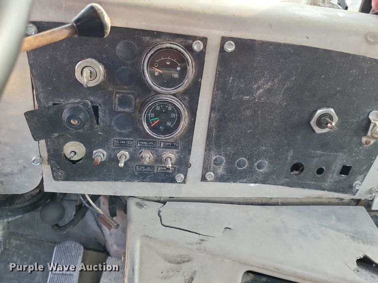 image for item DO4671 1998 Mack RD truck cab and chassis