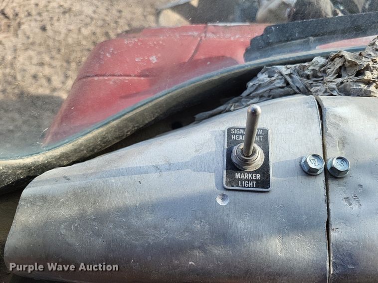 image for item DO4671 1998 Mack RD truck cab and chassis