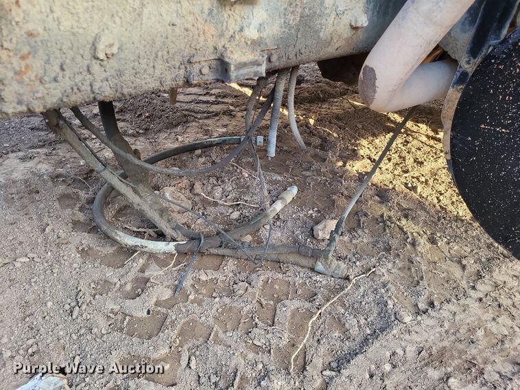 image for item DO4671 1998 Mack RD truck cab and chassis