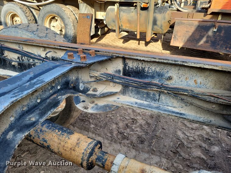 image for item DO4671 1998 Mack RD truck cab and chassis