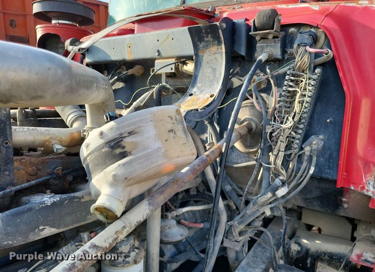 image for item DO4671 1998 Mack RD truck cab and chassis