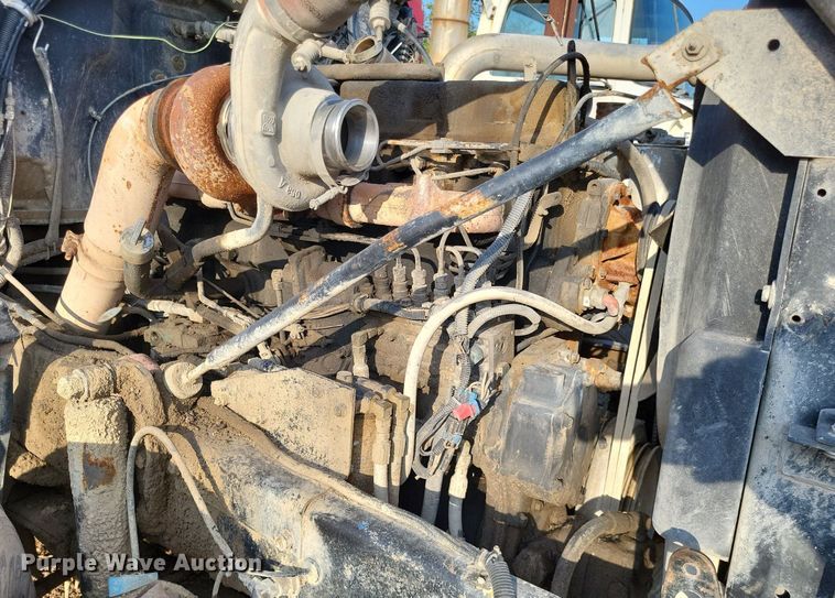 image for item DO4671 1998 Mack RD truck cab and chassis