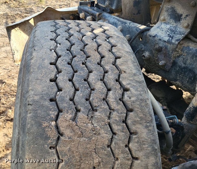 image for item DO4671 1998 Mack RD truck cab and chassis