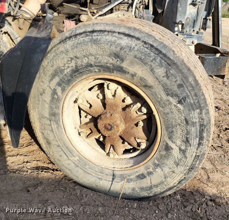 image for item DO4671 1998 Mack RD truck cab and chassis