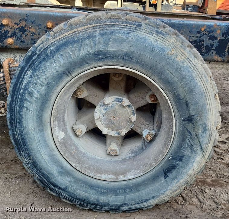 image for item DO4671 1998 Mack RD truck cab and chassis