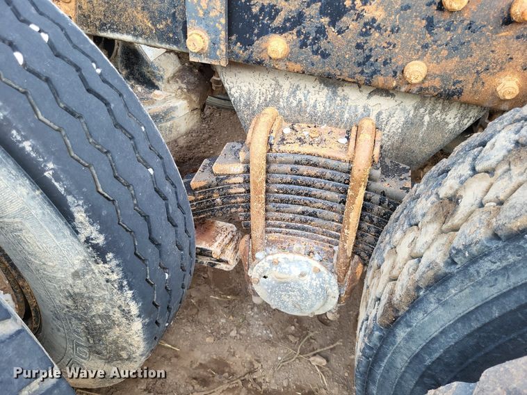 image for item DO4671 1998 Mack RD truck cab and chassis