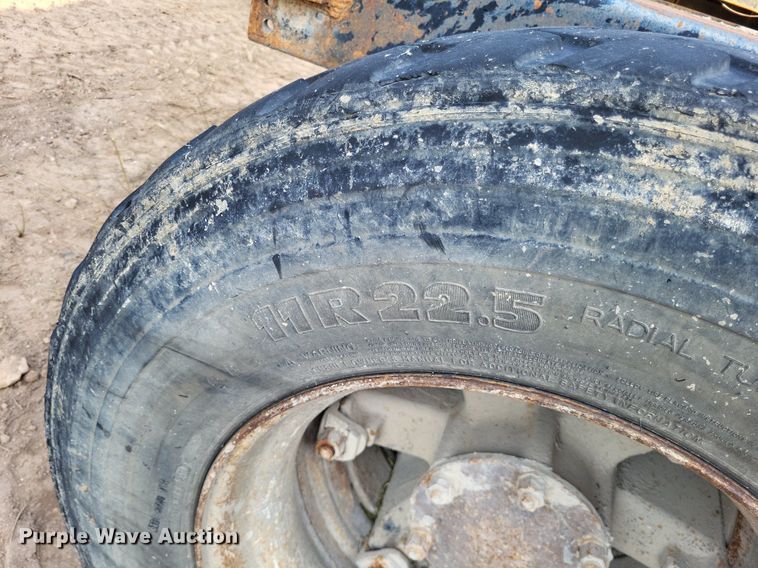 image for item DO4671 1998 Mack RD truck cab and chassis