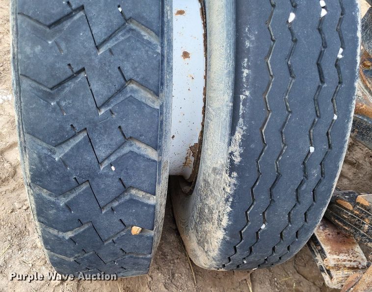 image for item DO4671 1998 Mack RD truck cab and chassis