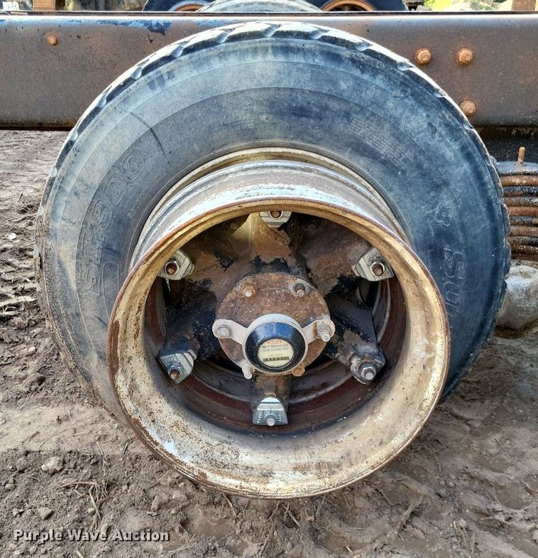 image for item DO4671 1998 Mack RD truck cab and chassis