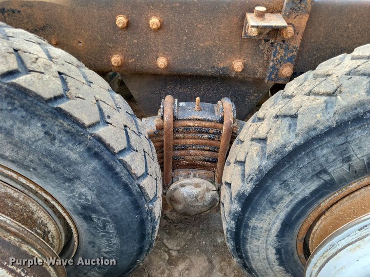 image for item DO4671 1998 Mack RD truck cab and chassis