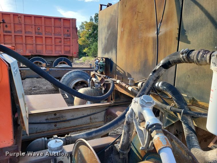 image for item DO4672 1978 Ford fuel truck