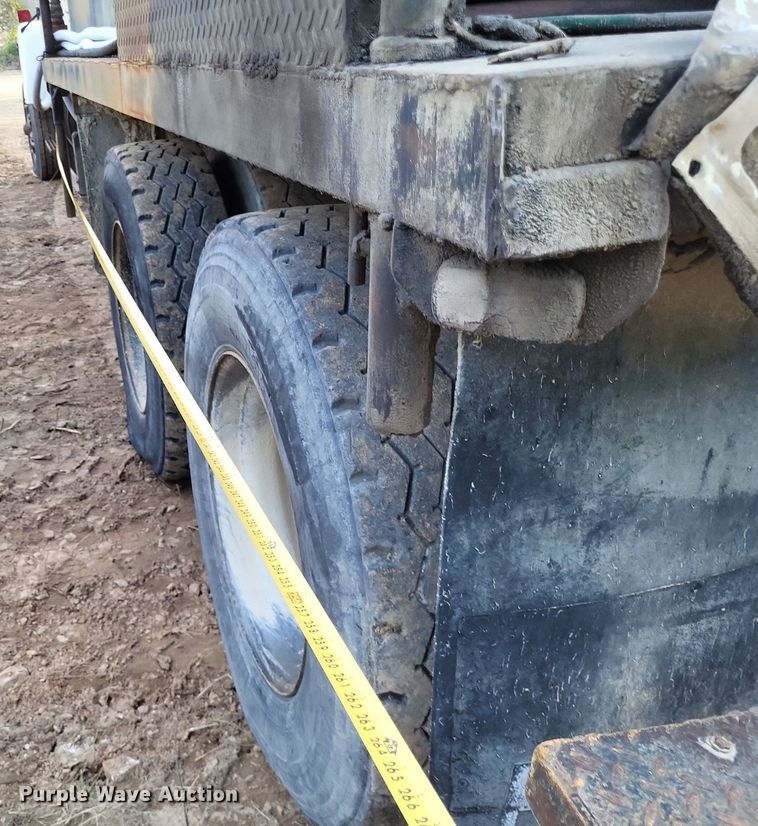 image for item DO4672 1978 Ford fuel truck