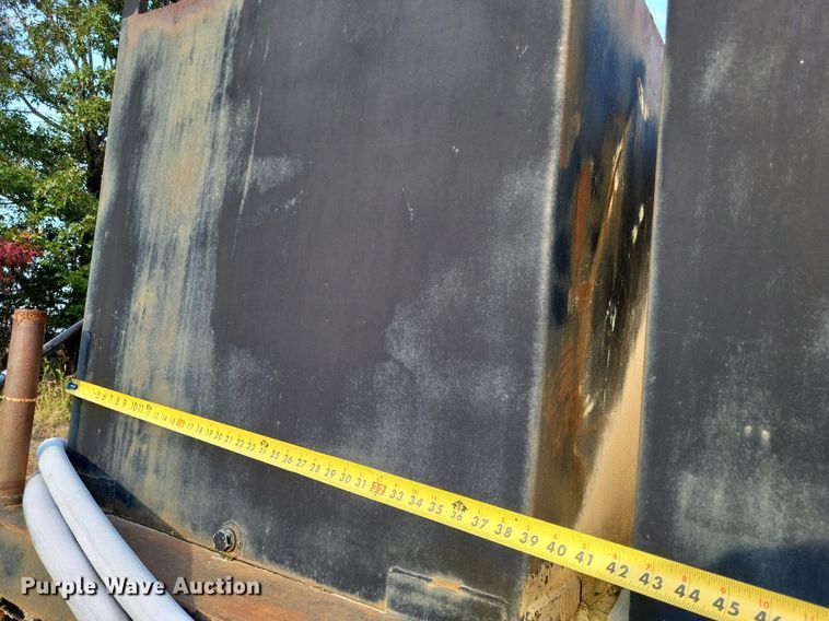 image for item DO4672 1978 Ford fuel truck