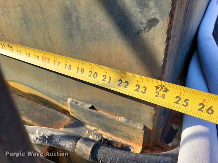 image for item DO4672 1978 Ford fuel truck