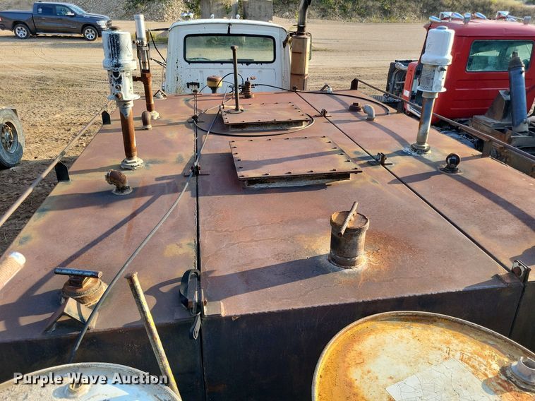 image for item DO4672 1978 Ford fuel truck