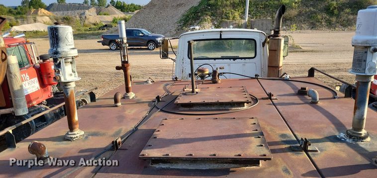 image for item DO4672 1978 Ford fuel truck