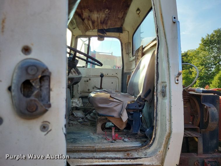 image for item DO4672 1978 Ford fuel truck