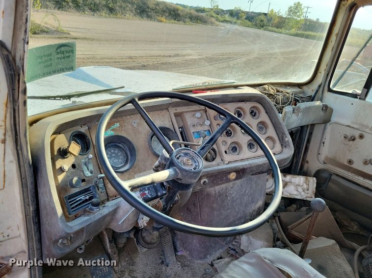 image for item DO4672 1978 Ford fuel truck