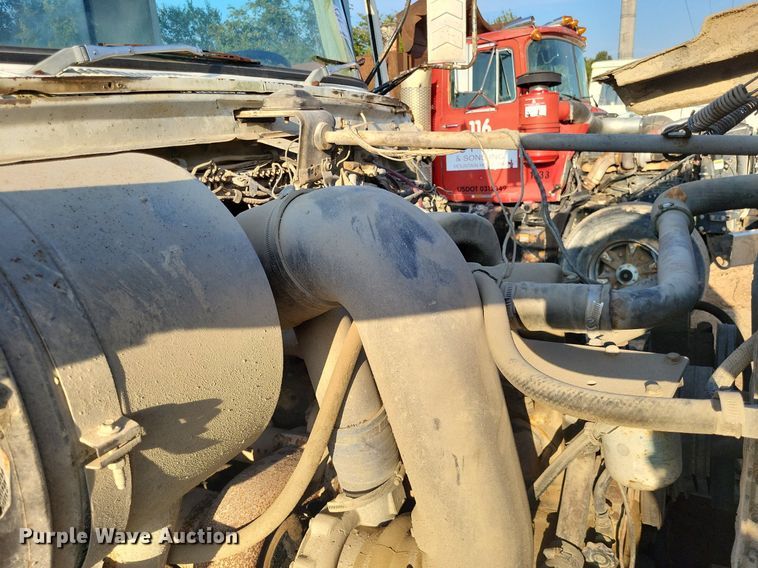 image for item DO4672 1978 Ford fuel truck