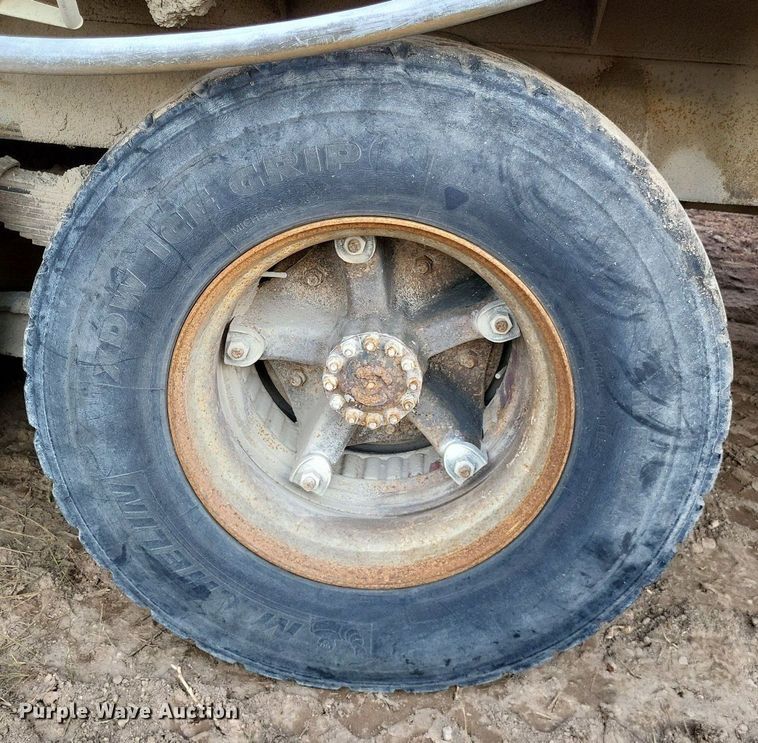 image for item DO4672 1978 Ford fuel truck