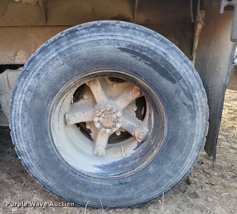 image for item DO4672 1978 Ford fuel truck