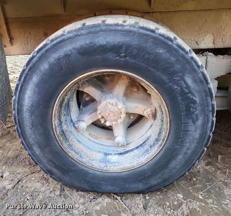 image for item DO4672 1978 Ford fuel truck