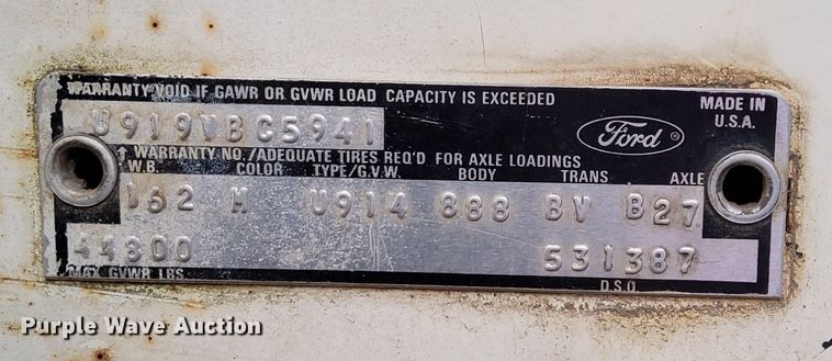 image for item DO4672 1978 Ford fuel truck