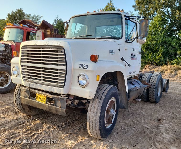 image for item DO4674 1972 Ford W9000 truck cab and chassis