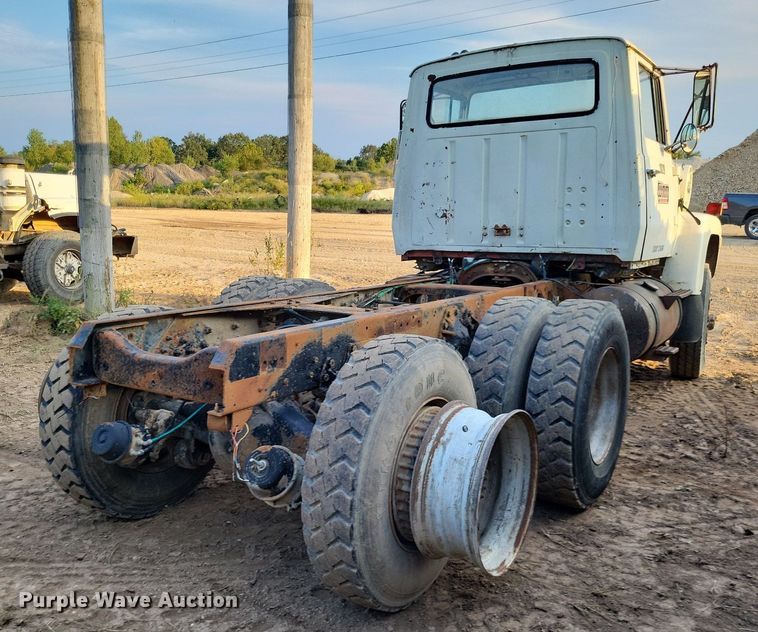 image for item DO4674 1972 Ford W9000 truck cab and chassis