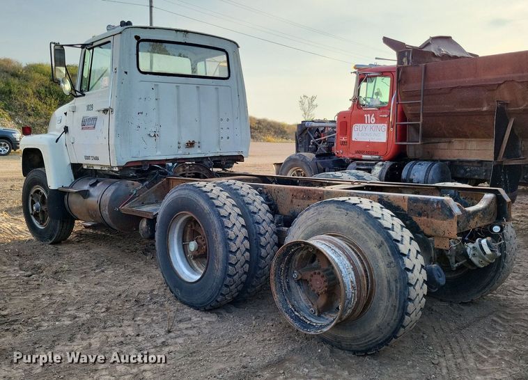 image for item DO4674 1972 Ford W9000 truck cab and chassis