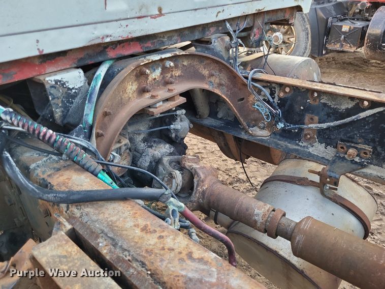 image for item DO4674 1972 Ford W9000 truck cab and chassis