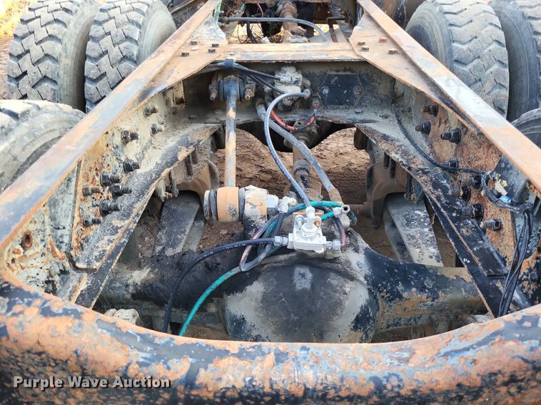 image for item DO4674 1972 Ford W9000 truck cab and chassis