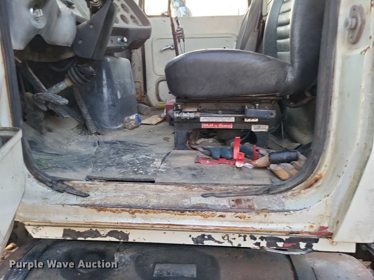 image for item DO4674 1972 Ford W9000 truck cab and chassis