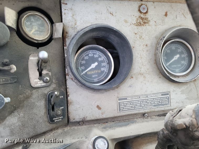 image for item DO4674 1972 Ford W9000 truck cab and chassis