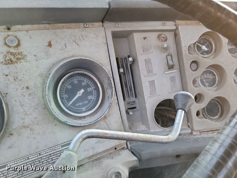 image for item DO4674 1972 Ford W9000 truck cab and chassis