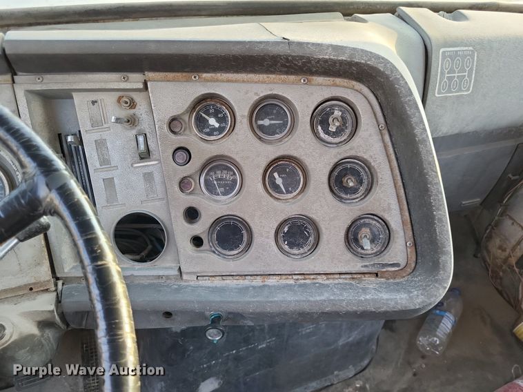 image for item DO4674 1972 Ford W9000 truck cab and chassis