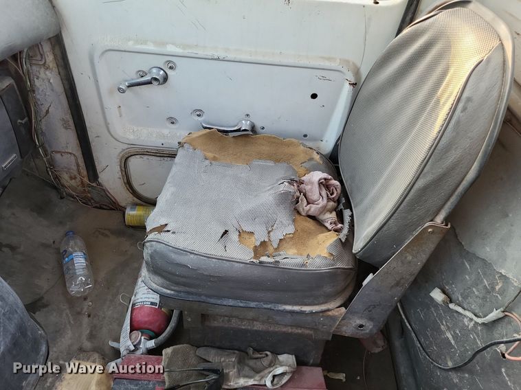 image for item DO4674 1972 Ford W9000 truck cab and chassis