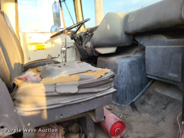 image for item DO4674 1972 Ford W9000 truck cab and chassis