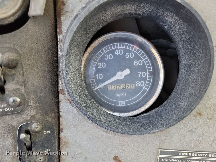 image for item DO4674 1972 Ford W9000 truck cab and chassis