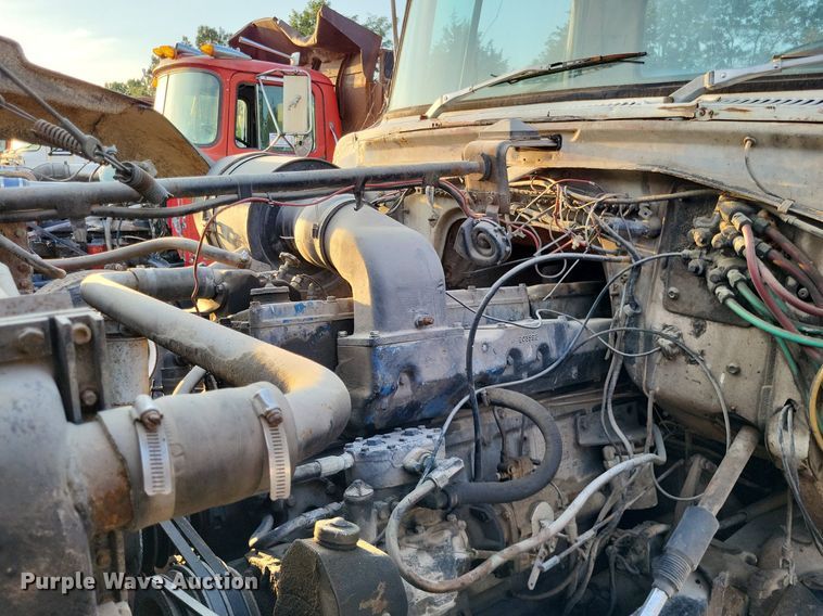 image for item DO4674 1972 Ford W9000 truck cab and chassis